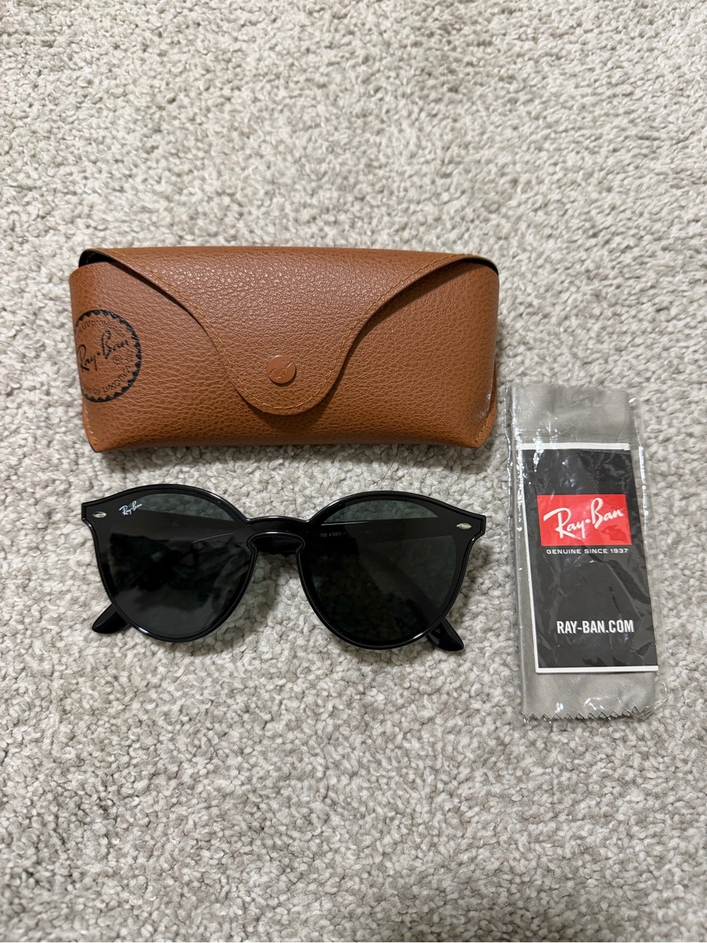 Ray-Ban Black Round Sunglasses